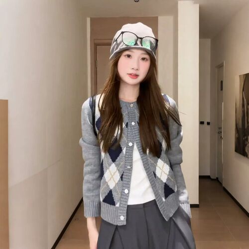 复古菱格毛衣外套女秋季学院风宽松慵懒小个子气质灰色针织开衫潮
