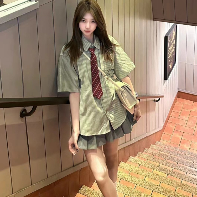 韩版绿色短袖衬衫女学院风jk甜美纯色衬衣韩系设计感宽松上衣夏季