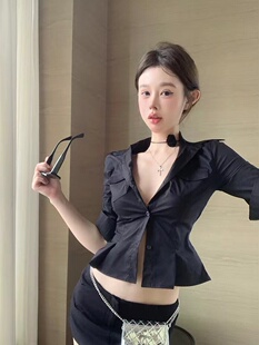 法式气质收腰黑色衬衫女辣妹性感修身显瘦衬衣小众别致中袖上衣夏