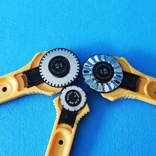 滚轮刀多功能高颜值花边裁纸刀