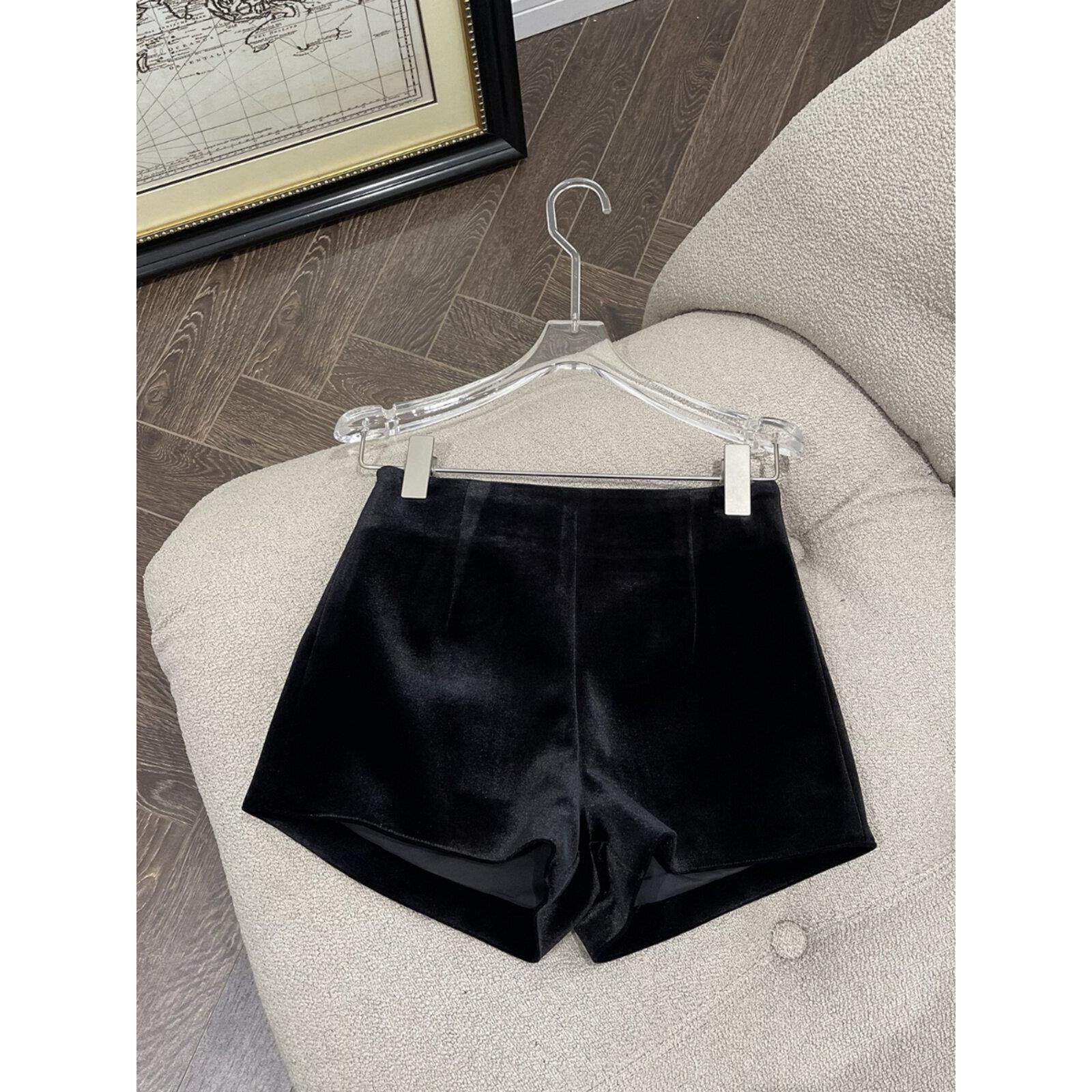 高级感黑色丝绒短裤女春秋外穿2025年网红爆款靴裤高腰宽松阔腿裤