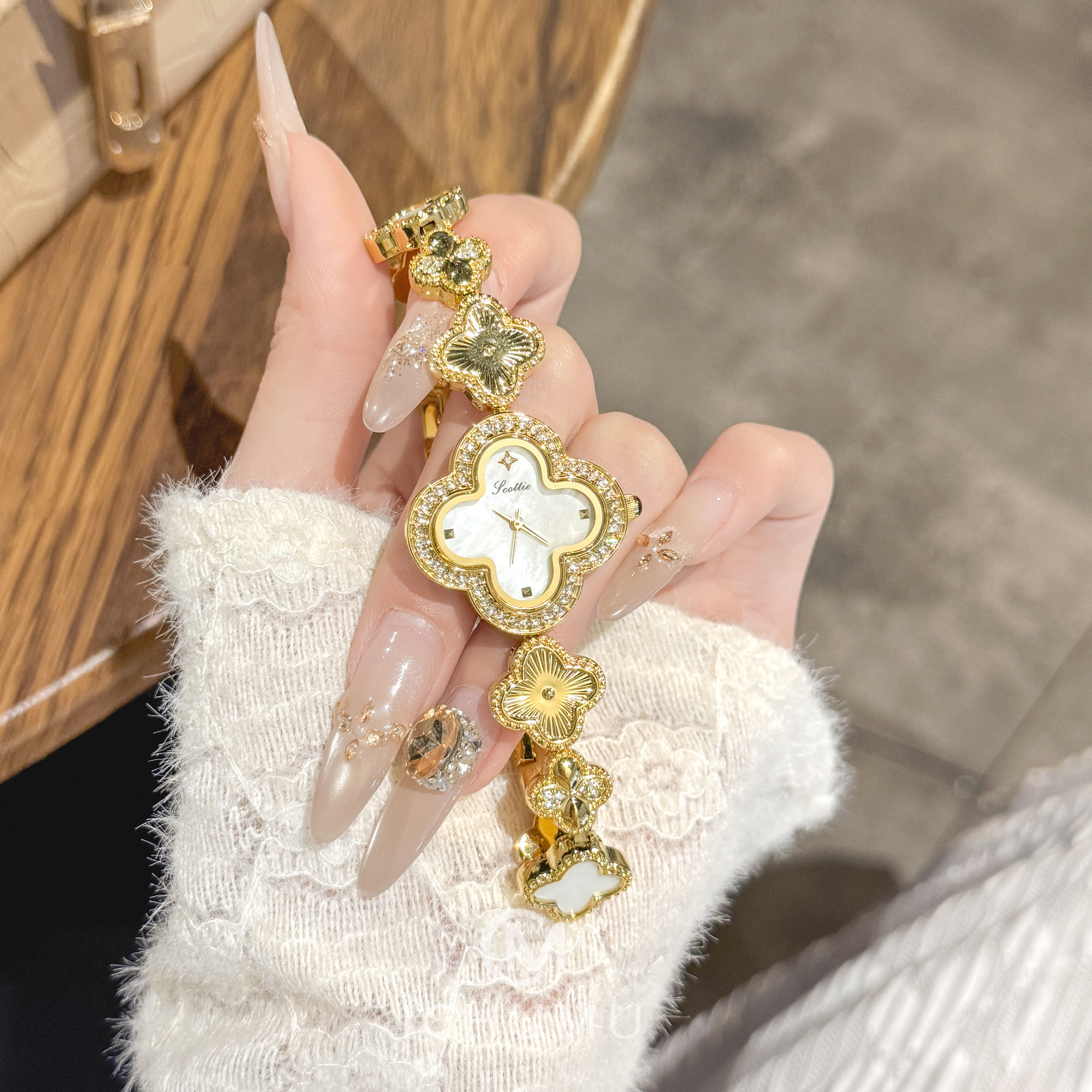 幸运四叶草手链表小众轻奢手表女