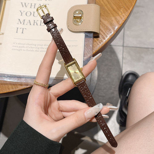 ICHUMU美拉德复古女表