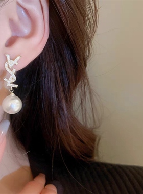 铜合金耳饰 独特港风字母耳钉小众设计高级感耳坠气质耳饰E628