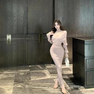 性感交叉v领针织连衣裙女春季粉色长袖修身毛衣裙子紧身包臀长裙