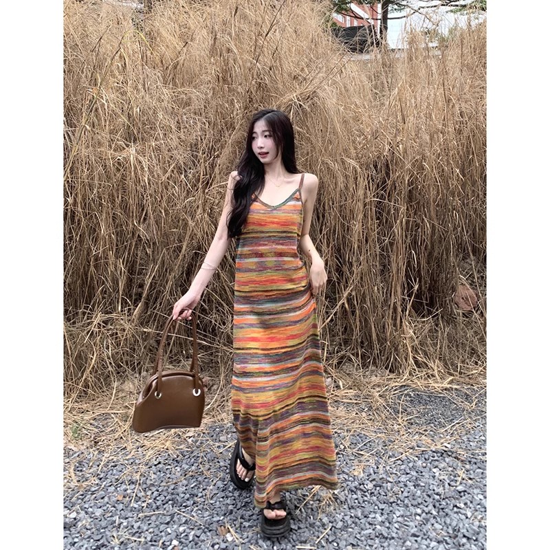 彩虹条纹条吊带连衣裙夏季2024新款法式小众宽松休闲打底长裙子女