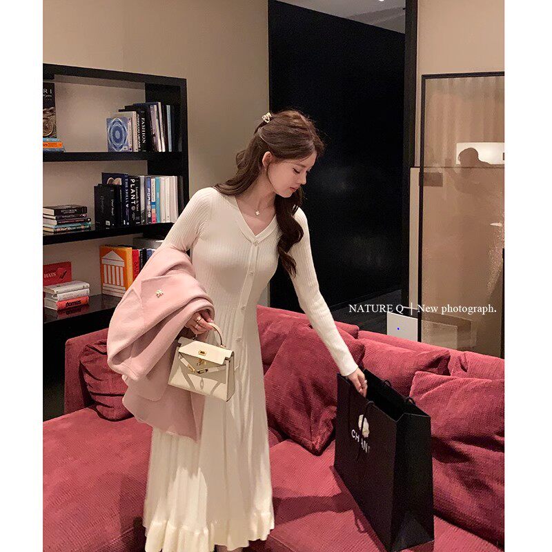 杨小卷法式V领修身针织连衣裙