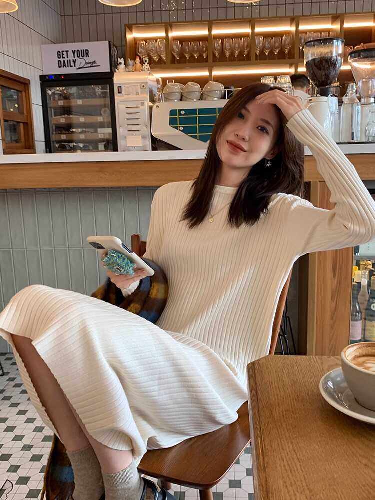 LUCK | 竖坑条针织连衣裙女春秋内搭宽松中长款白色慵懒长袖毛衣