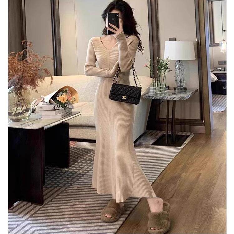 林妍儿v领针织连衣裙女秋冬长款修身气质内搭打底毛衣包臀鱼尾裙