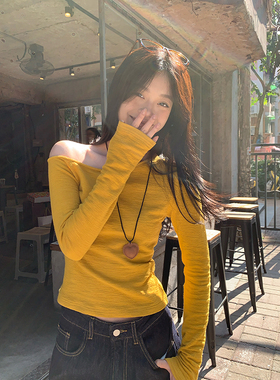 LIL CHER黄色斜肩长袖t恤女春可外穿修身内搭打底衫纯欲露肩上衣