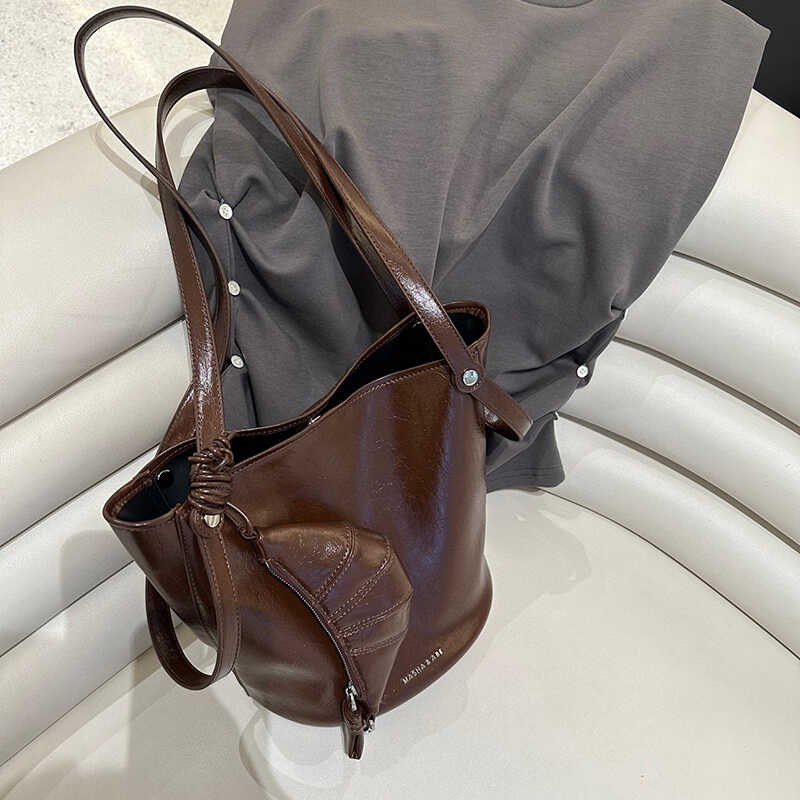 油蜡皮托特水桶包女2024年秋新款子母手提L包大容量通勤单肩斜挎