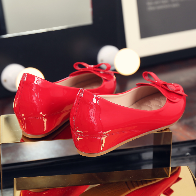 小码女鞋31 32 33单鞋2021春季新款百搭漆皮瓢鞋坡跟内增高豆豆鞋