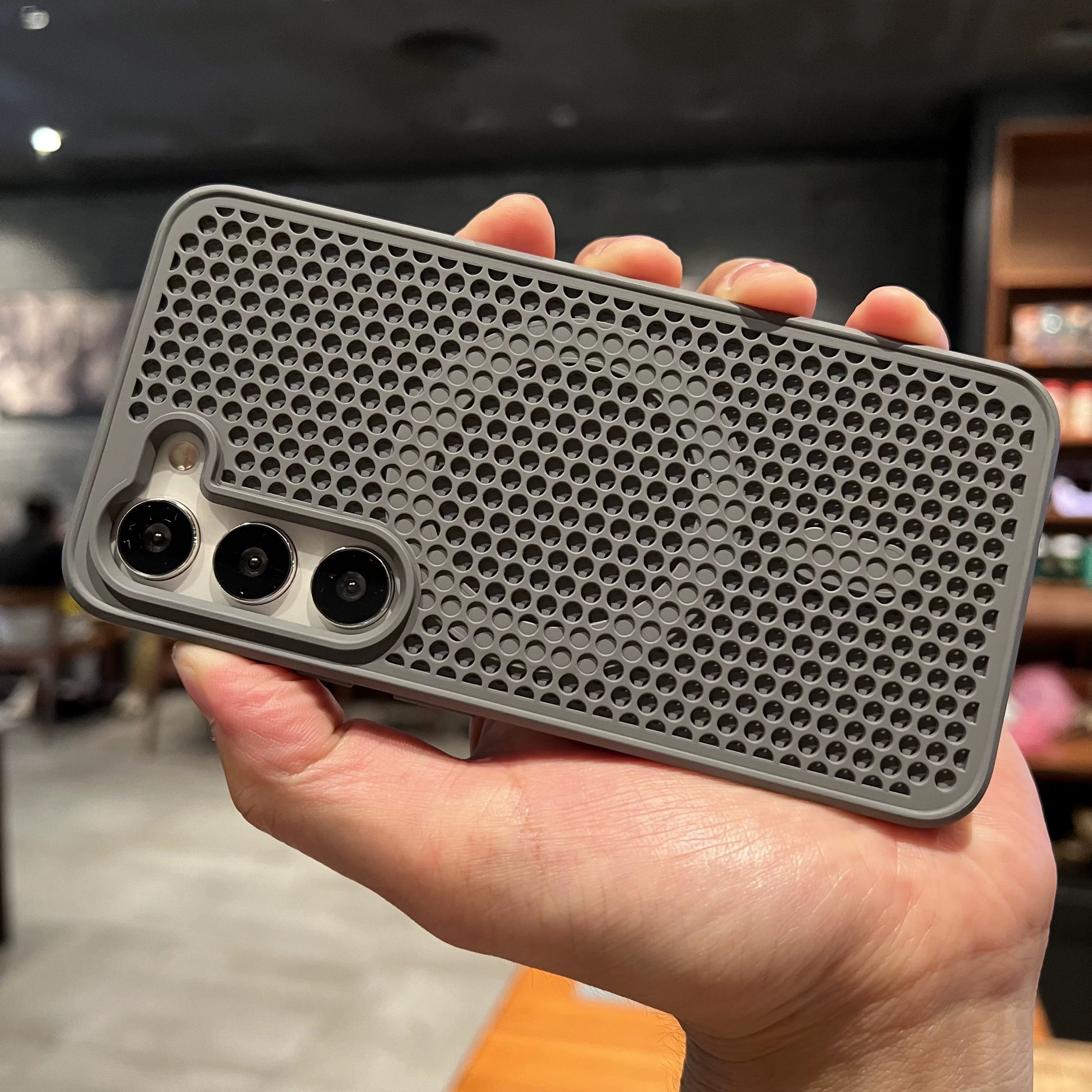 透气散热防摔蜂窝网孔磁吸手机壳