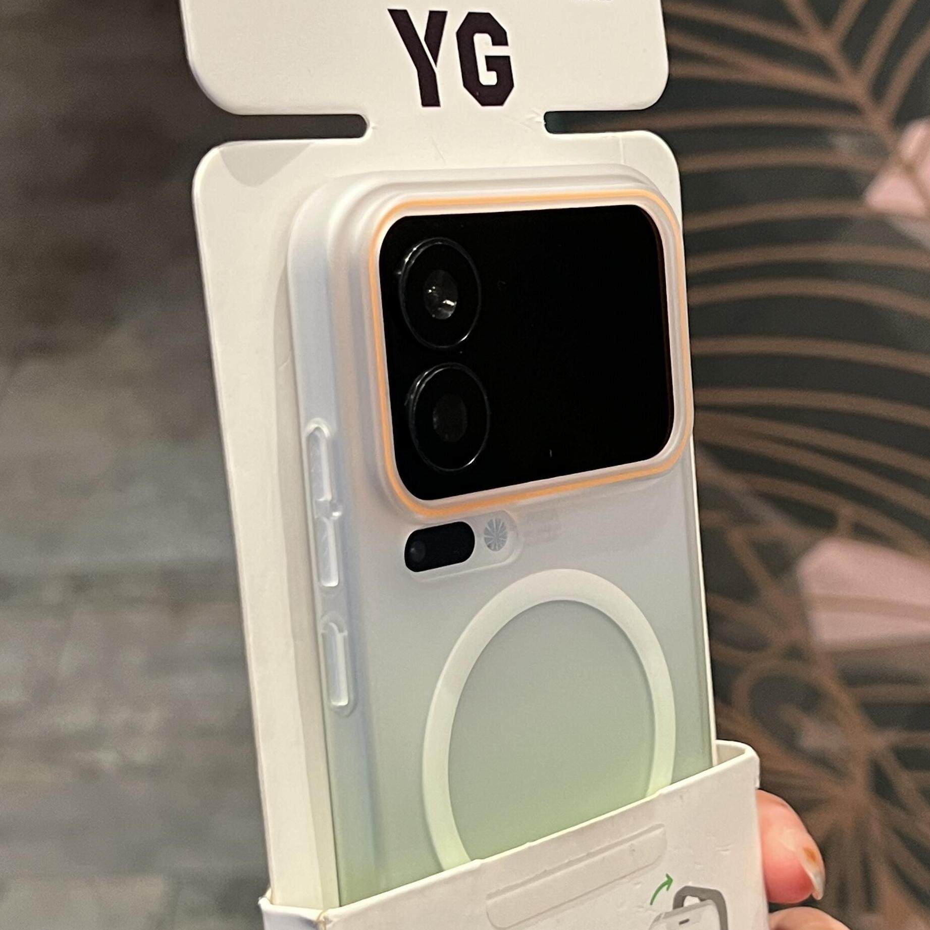 清新葡萄绿渐变磁吸手机壳