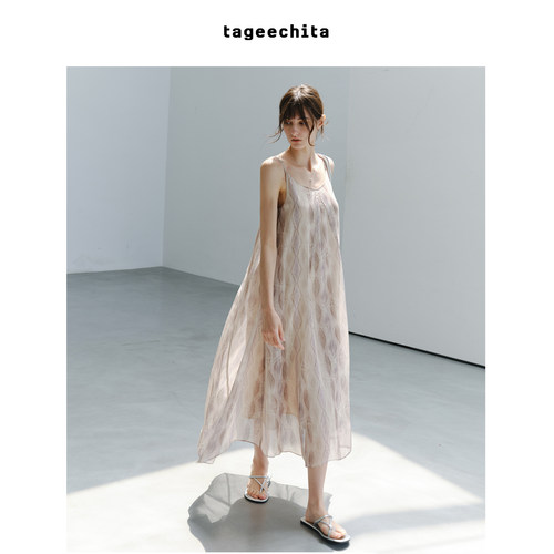 TAGEECHITA 晕染流光感纹理印花透气垂坠吊带无袖度假连衣裙