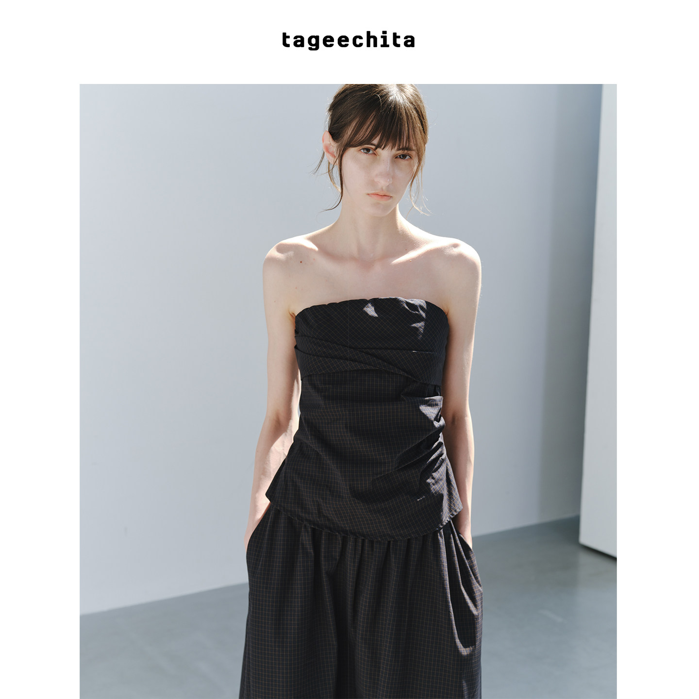 TAGEECHITA 暗格纹理轻薄透气修身显瘦裹胸式褶皱小衫抹胸上衣