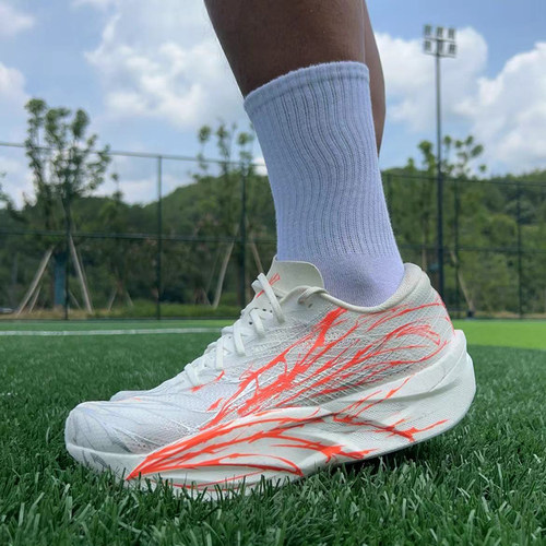 安踏C2026代心跳氮科技