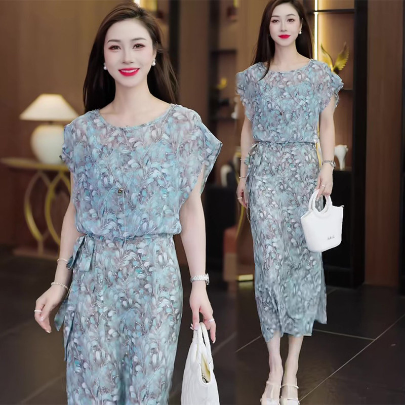 碎花连衣裙女夏季新款2026爆款裙子绑带中长裙显瘦开叉裙子时髦潮