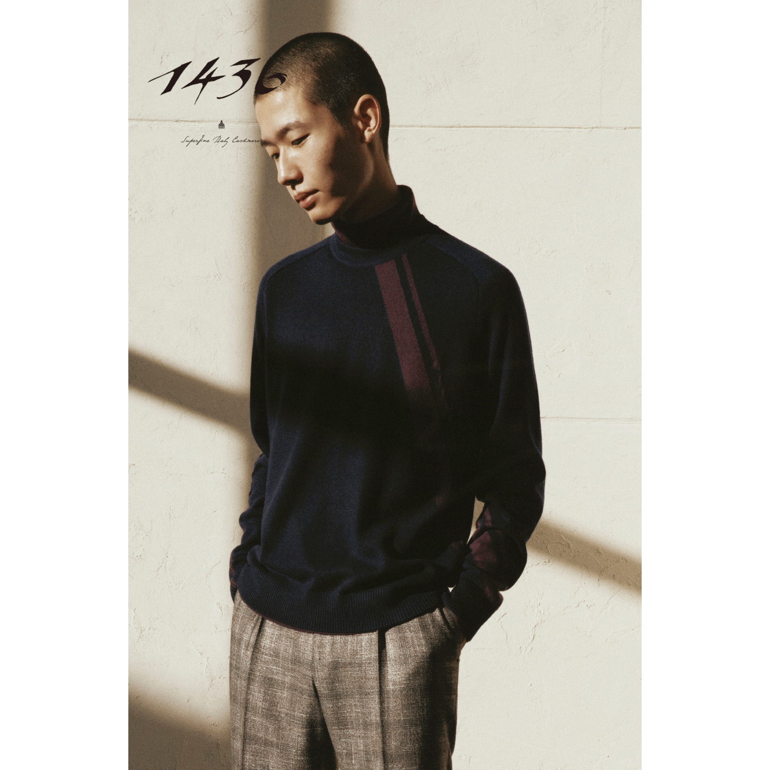 1436 小山羊绒圆领装饰提花男套衫