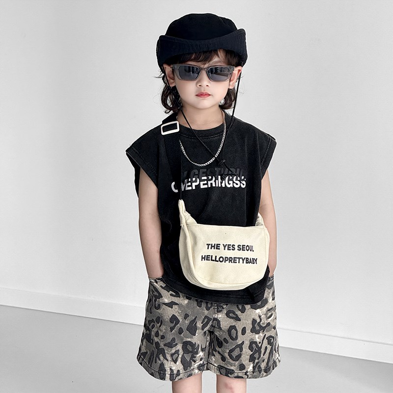 儿童包包男童宝宝时尚字母帆布包202G4新款韩版女孩外出零钱斜挎