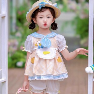 小黄鸭春夏玩水度假常服亮眼独特