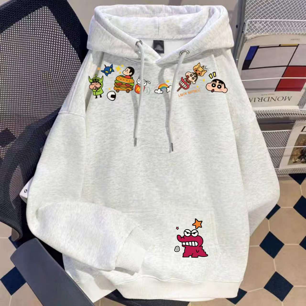 女童白灰色纯棉蜡笔小新印花连帽卫衣新款秋冬款日系帽衫上衣服