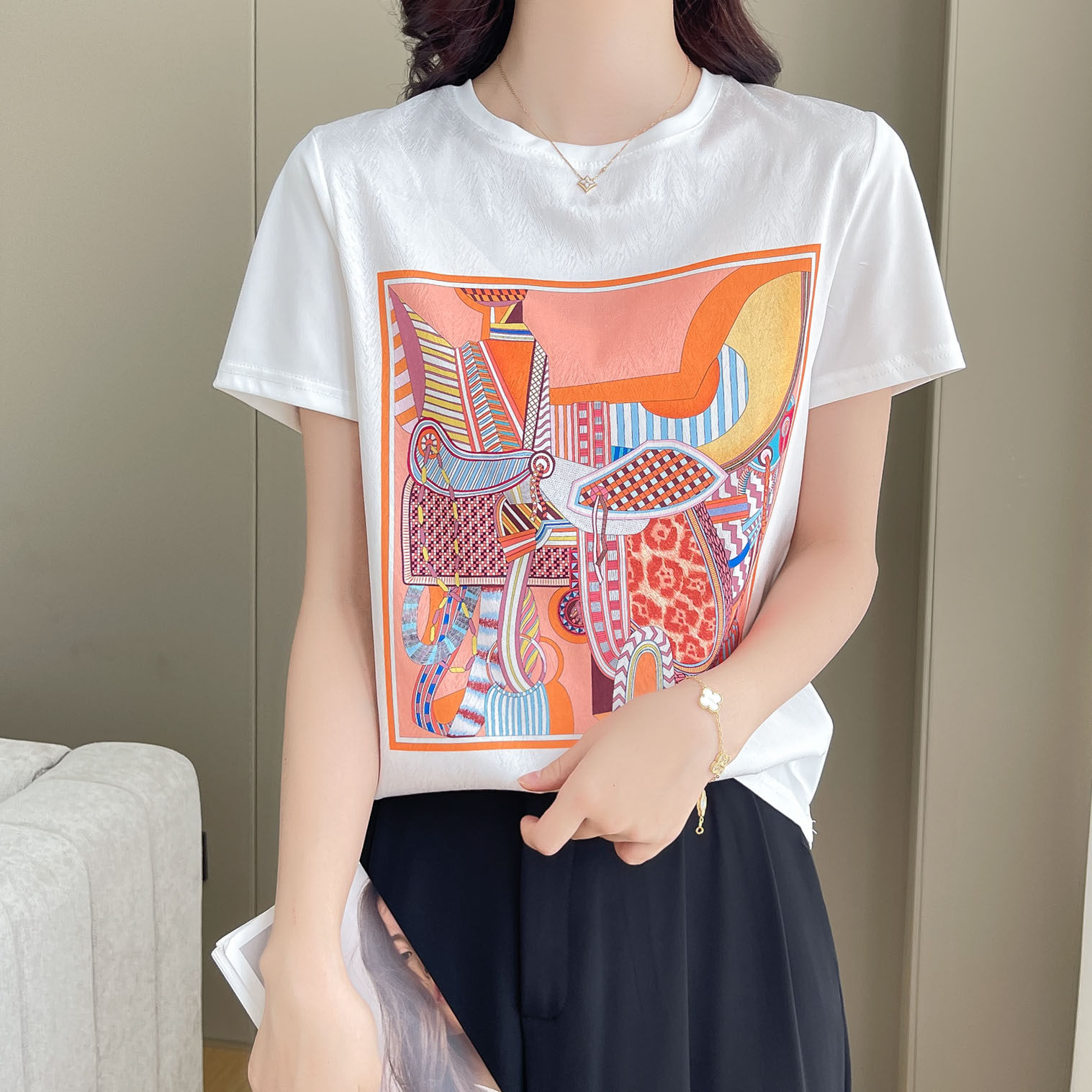 夏季时尚圆领短袖女显瘦气质百搭显瘦缎面拼接短袖1284 - 实物图