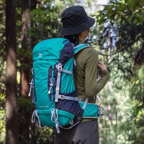 户外专业徒步登山背包女轻便防水