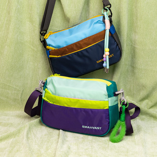 户外超轻小挎包女轻便旅行斜挎包手机包2026新款多巴胺超火小布包