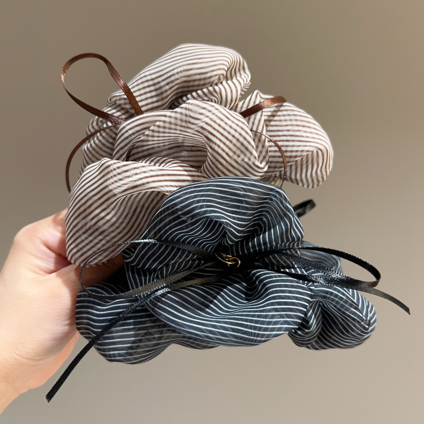 网纱条纹褶皱抓夹鲨鱼夹