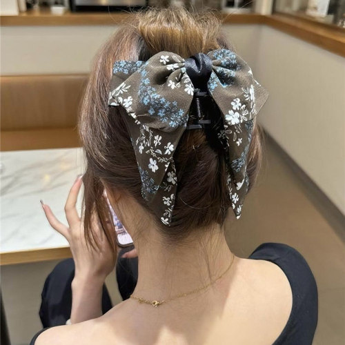 高级感波点蝴蝶结抓夹女