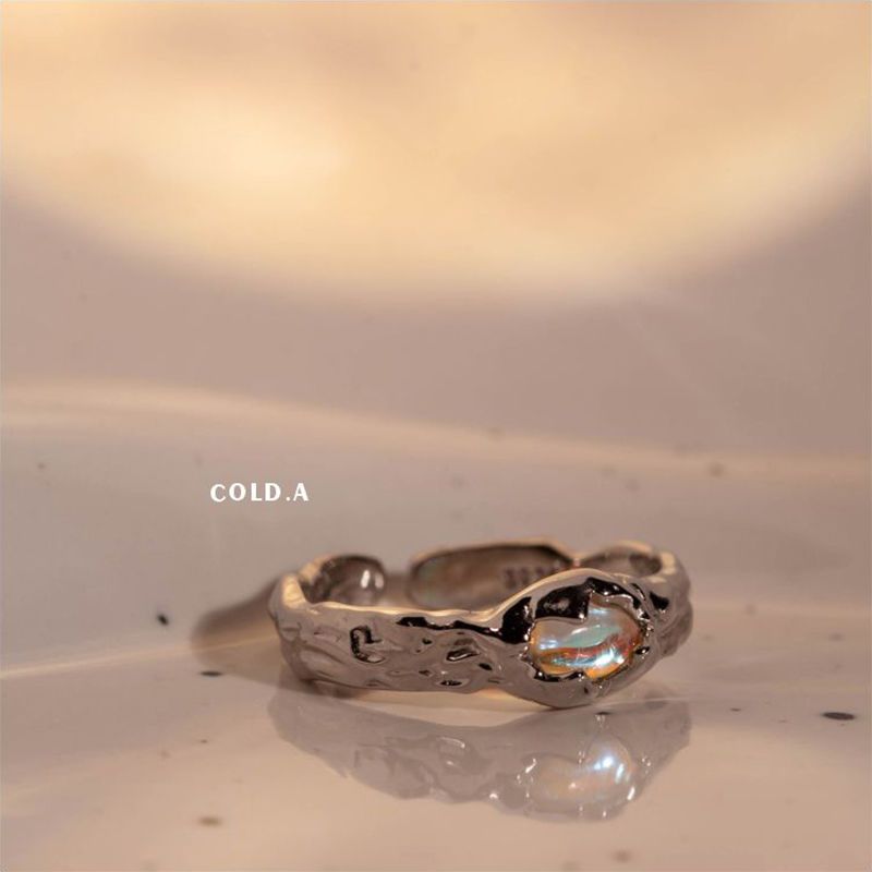 清辉冷淡风月光石银戒指