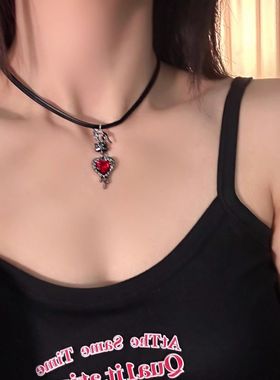红色爱心项链女小众嘻哈暗黑系锁骨链网红辣妹皮质项圈颈链choker