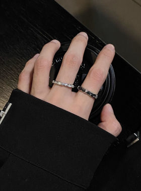 原创非黑即白水钻戒指男女小众设计轻奢指环情侣对戒高级感开口戒