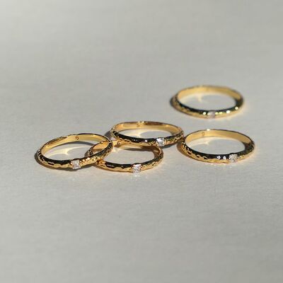 【 CnHnOn脂肪商店 】高保色极细手工感凹纹闪亮锆石简约开口戒指