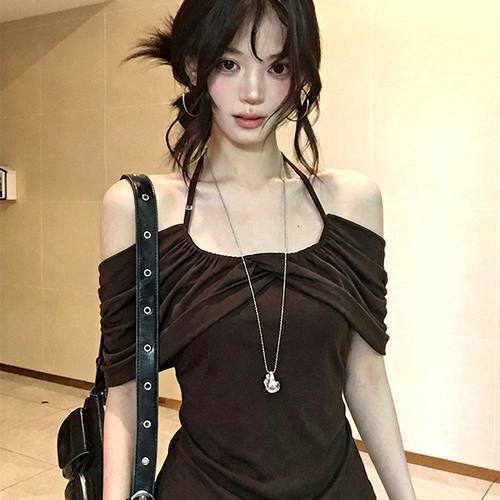 美式辣妹风挂脖吊带露肩t恤女夏季褶皱设计感收腰显瘦一字肩上衣
