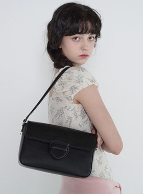 alki alka复古翻盖小方包亮眼皮质柔软手感实用百搭腋下包单肩包