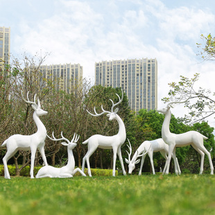 饰品白色梅花鹿摆件 玻璃钢抽象鹿雕塑园林景观小品户外花园草坪装