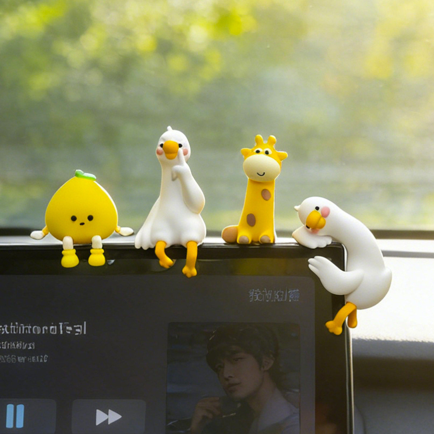 汽车中控台显示屏幕装饰品电脑电视机上的趴趴摆件桌面情绪稳定器