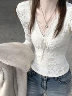 白色v领修身蕾丝打底衫皮草内搭高级感2025新款加绒厚上衣秋冬季