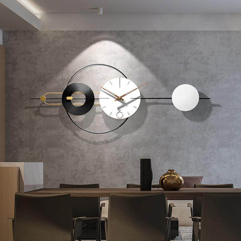 现代简约网红2025年新款时钟挂墙餐厅装饰钟表挂钟客厅家用石英钟