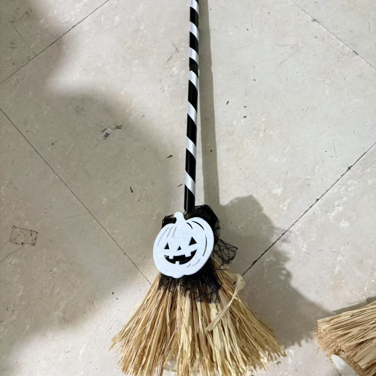 电动巫婆扫把女巫道具万圣节扫帚派对装饰批发布置