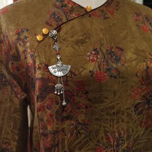 中国风复古梅花扇胸针女旗袍压襟扣铃铛流苏挂件汉服别针苗银配饰