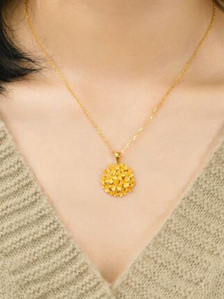 Floral Cluster Necklace Pendant, Light Luxury Versatile High-End Clavicle Chain, Niche High Aesthetic Design Neck Chain for Women