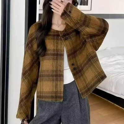 短款2025秋冬女款羊驼毛新品高级感围巾格子款双面大衣