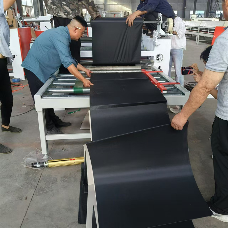 定制毛毡贴布机 聚酯纤维里衬布贴面机 密度板植绒布冷胶平贴机