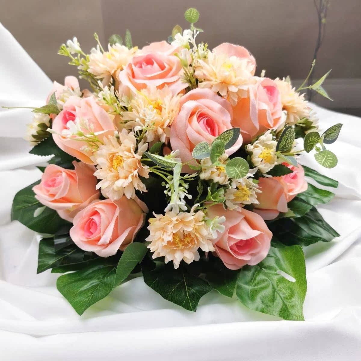 餐厅圆桌桌花圆形酒店餐桌中间摆花餐厅圆桌桌花宴会装饰花艺会议