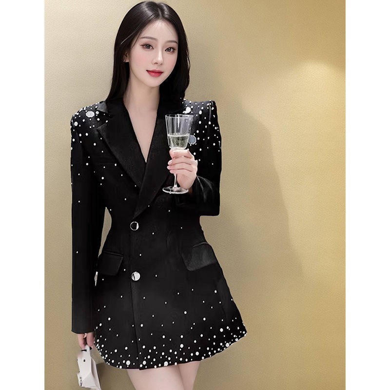 黑色小香风钉珠西服外套