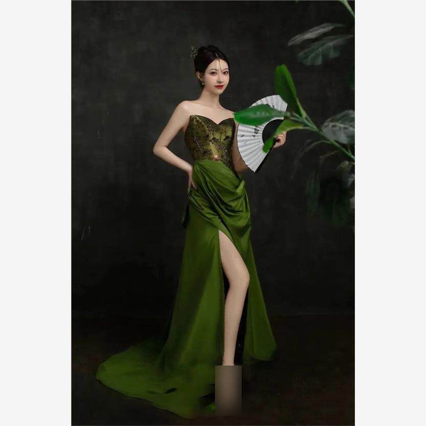 绿色新中式夏季简约旗袍