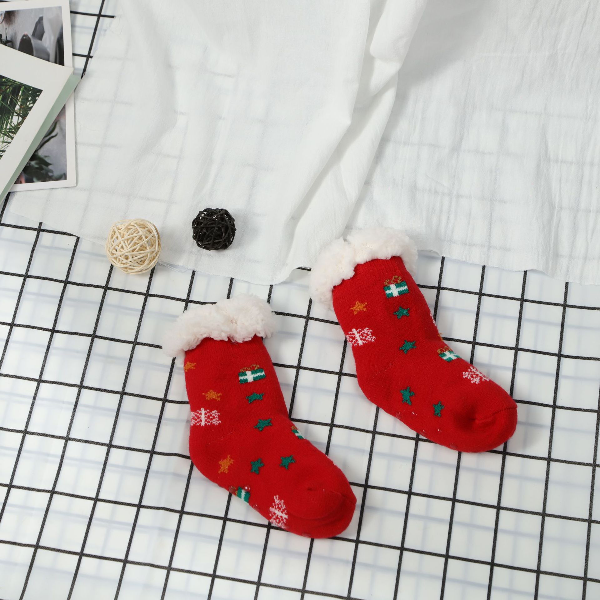 冬季加绒加厚防滑羊羔绒地板袜婴幼儿宝宝睡眠袜套珊瑚绒圣诞袜子